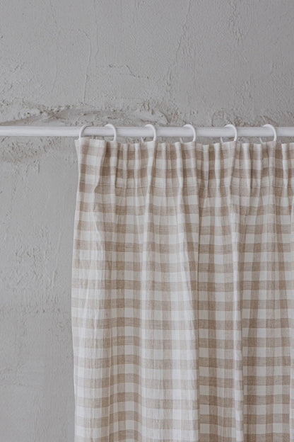 Leinenvorhang mit Bleistiftfalten in Weiß/Naturkaro
