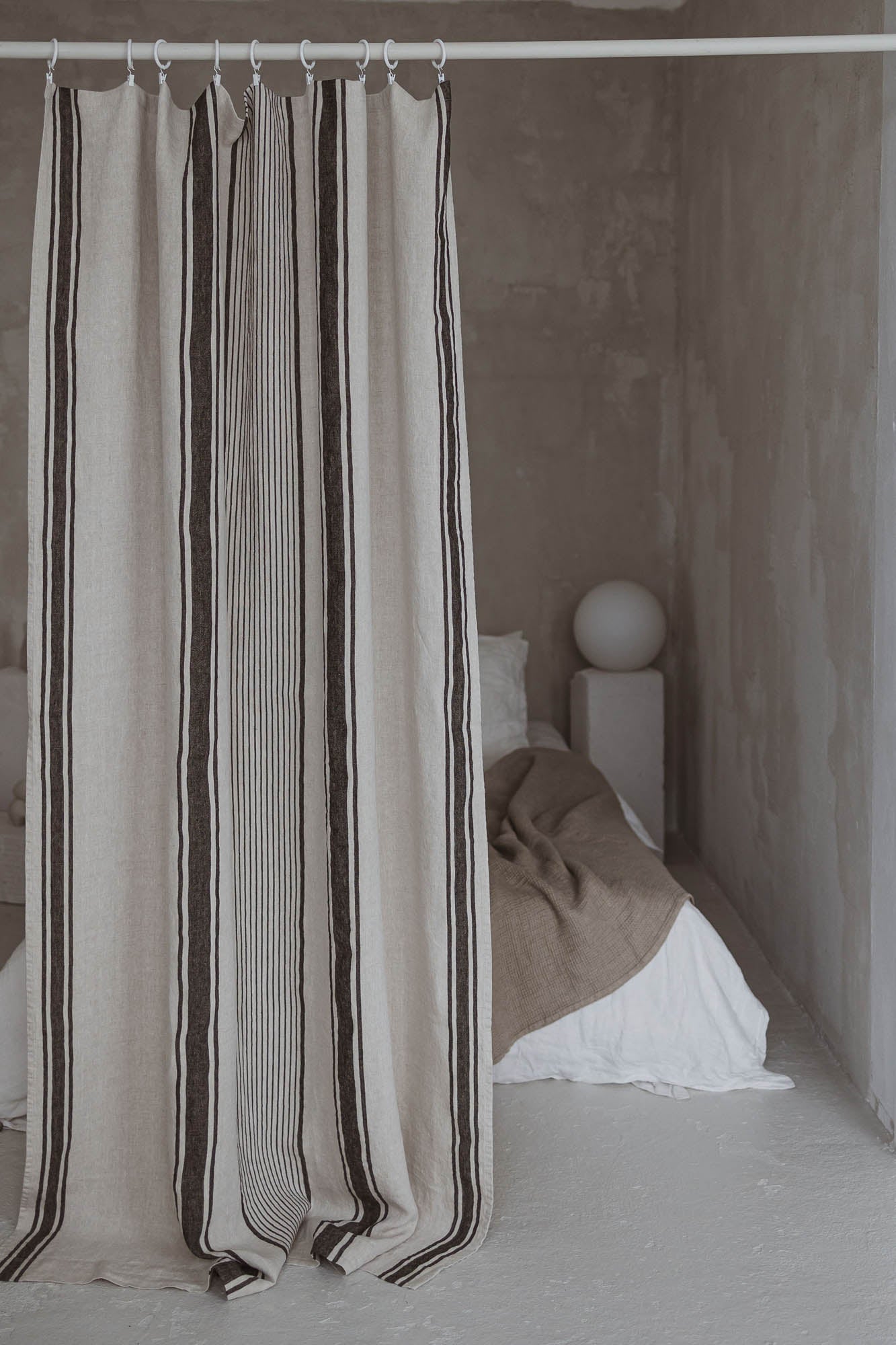 Leinen-Gardine im französischen Stil mit schwarzen Streifen und schlichtem Saum, für Clips