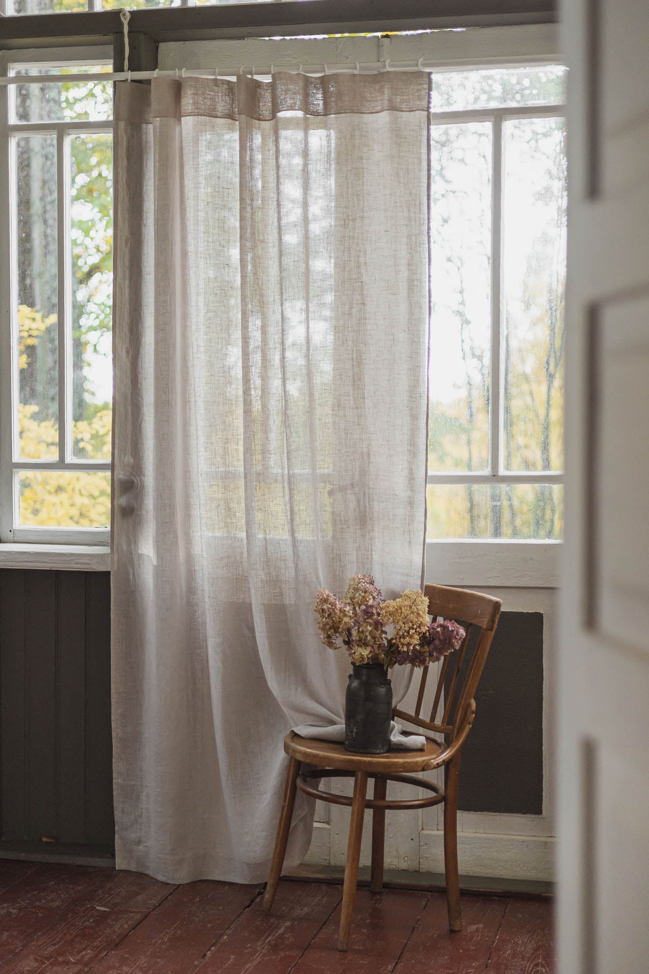Transparenter Leinenvorhang in Sandweiß mit multifunktionalem Gardinenband