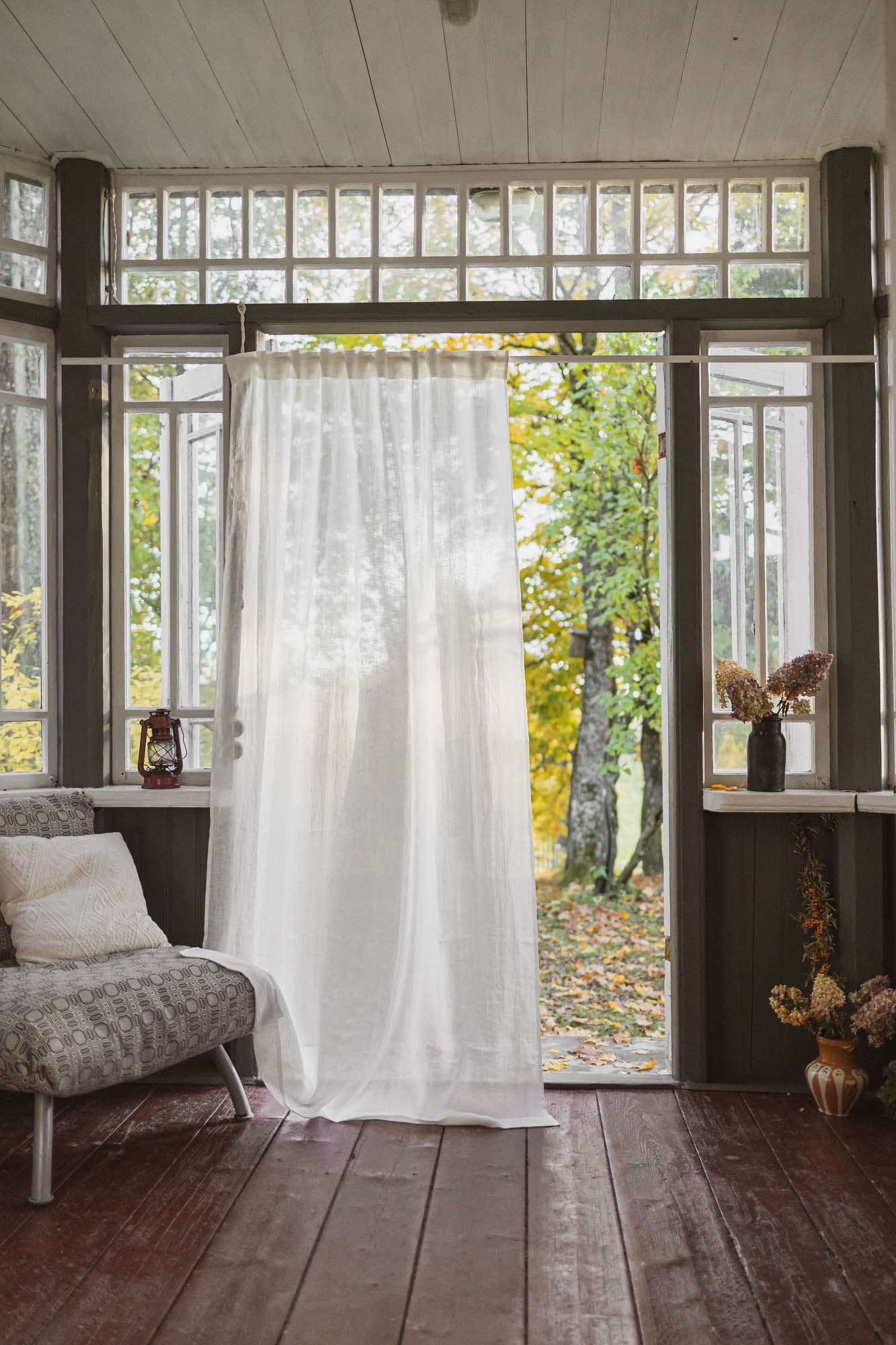 Off-White Leinenvorhang aus transparentem Stoff mit Multifunktionsband