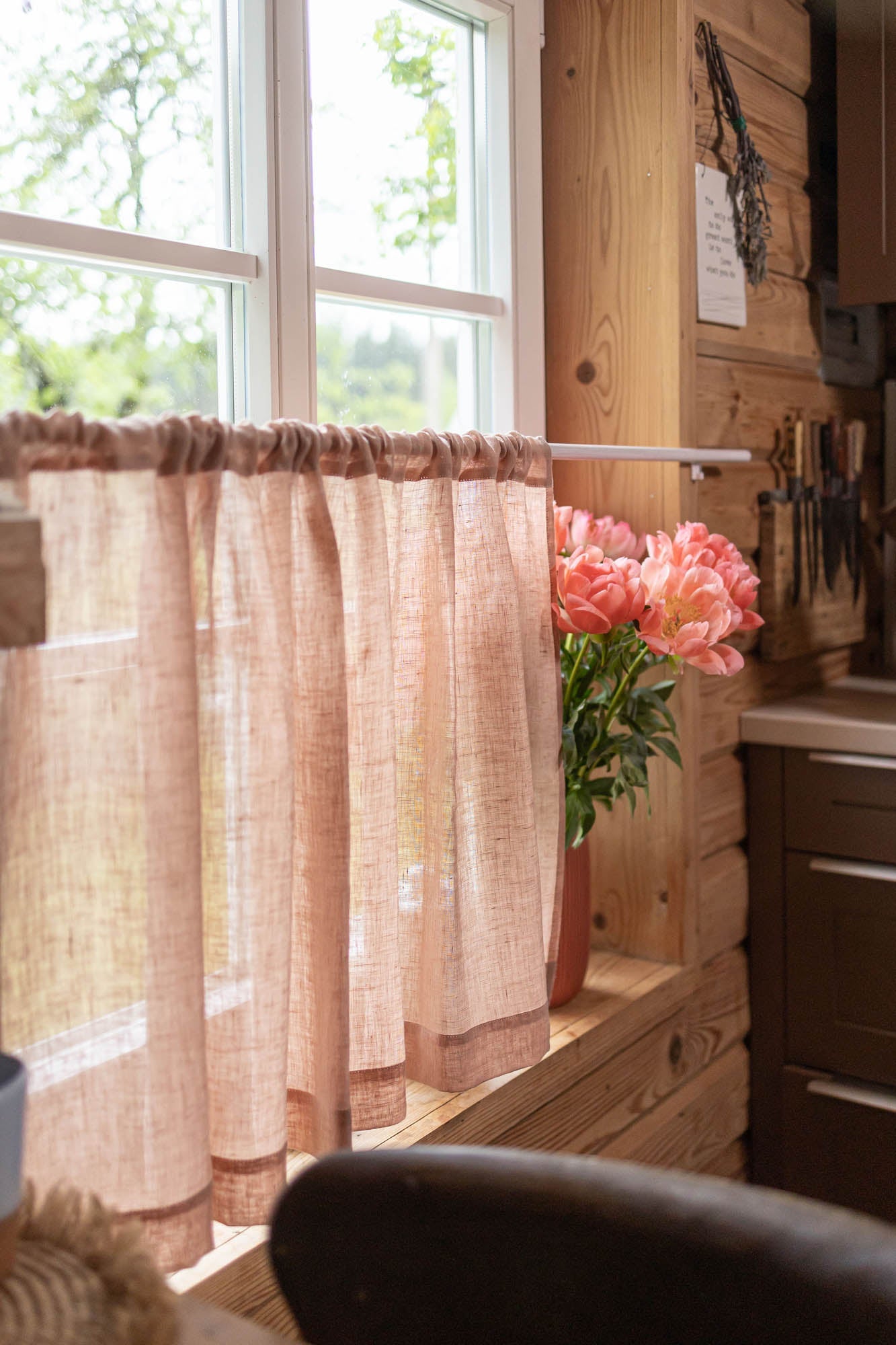 Transparenter Café-Vorhang aus Leinen in nebligem Rosa