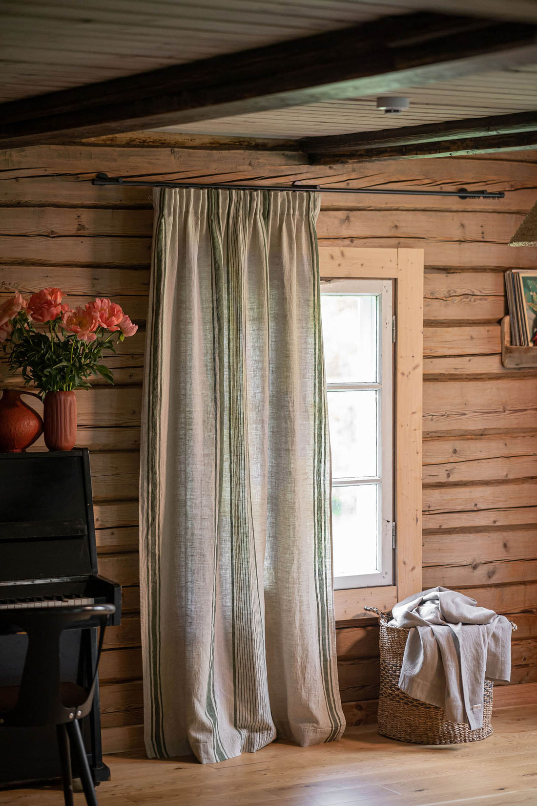 Leinenvorhang mit Bleistiftfalten – französischer Stil mit grünen Streifen