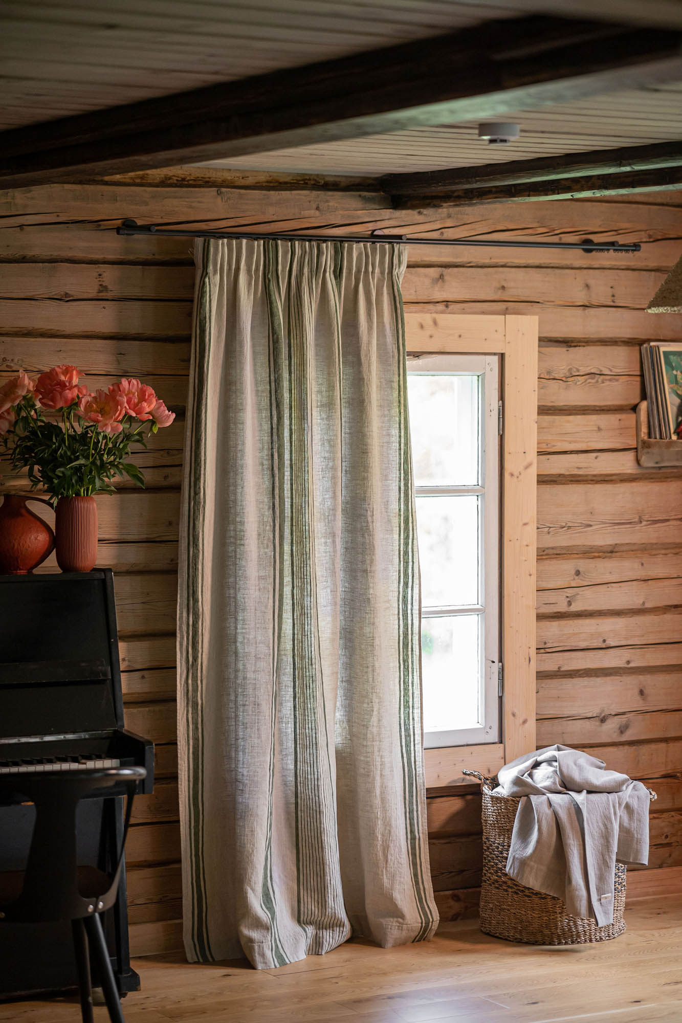 Leinenvorhang mit Bleistiftfalten – französischer Stil mit grünen Streifen