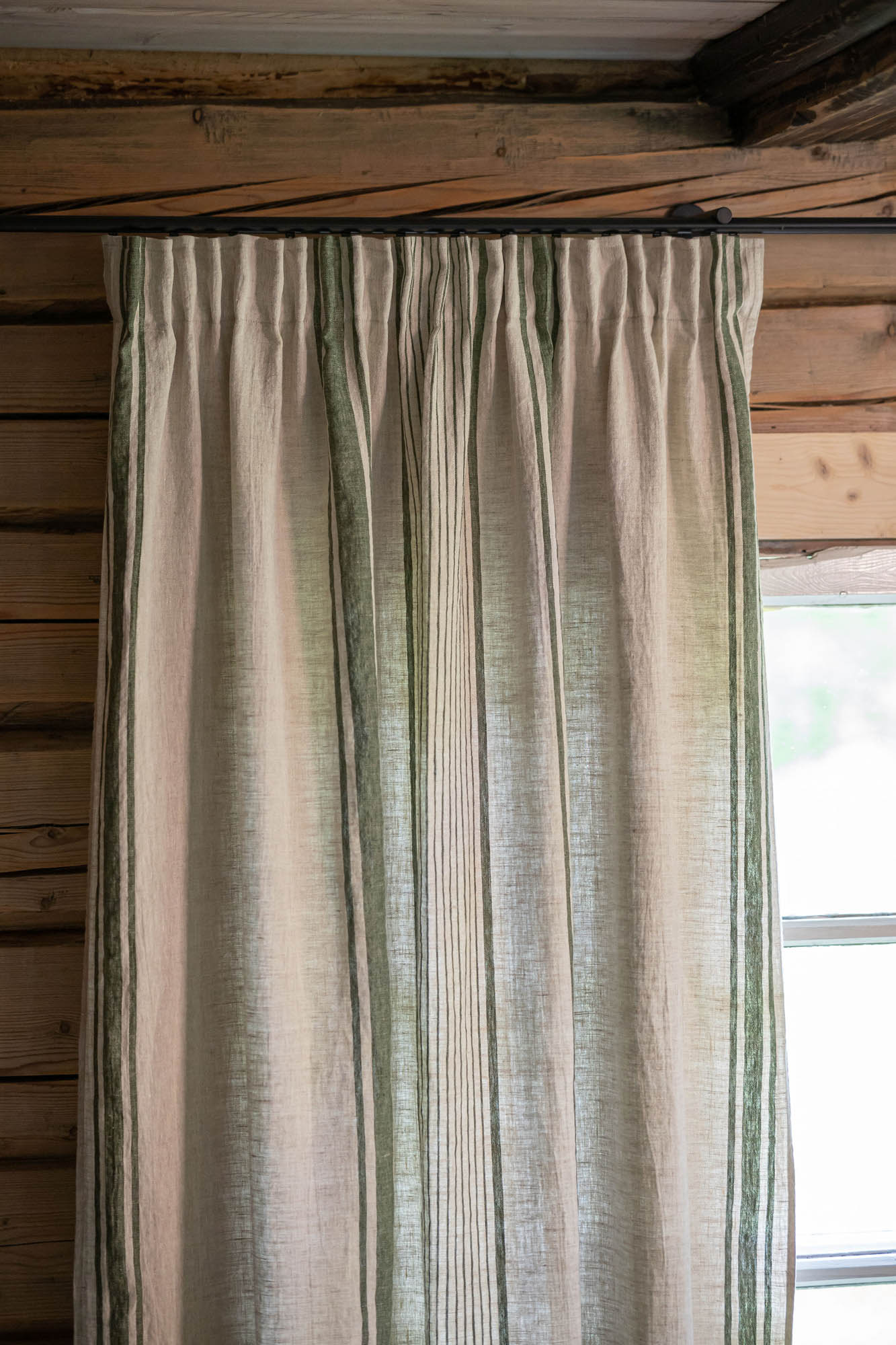 Leinenvorhang mit Bleistiftfalten – französischer Stil mit grünen Streifen