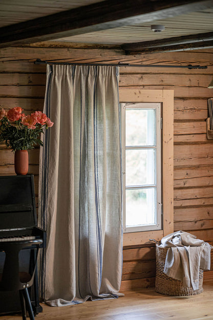 Leinenvorhang mit Bleistiftfalten – französischer Stil mit blauen Streifen