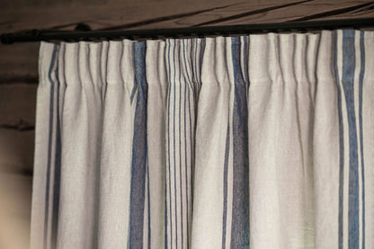 Leinenvorhang mit Bleistiftfalten – französischer Stil mit blauen Streifen