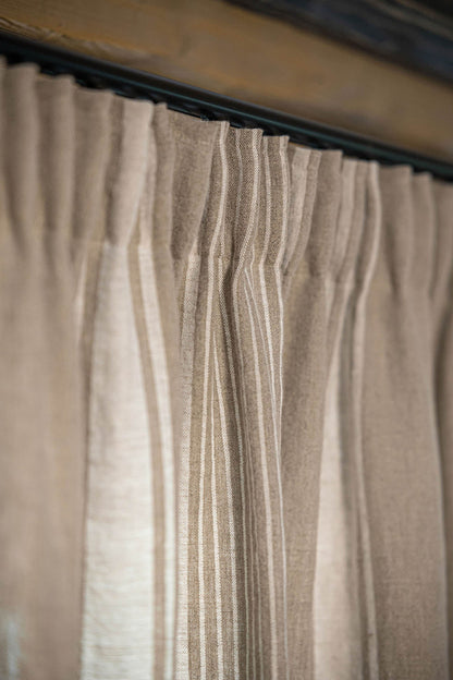 Leinenvorhang mit Bleistiftfalten – französischer Stil mit natürlichen Streifen