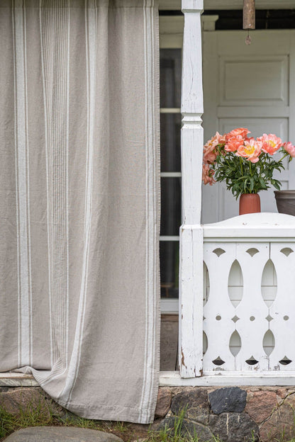 Leinenvorhang im französischen Stil mit natürlichen Streifen