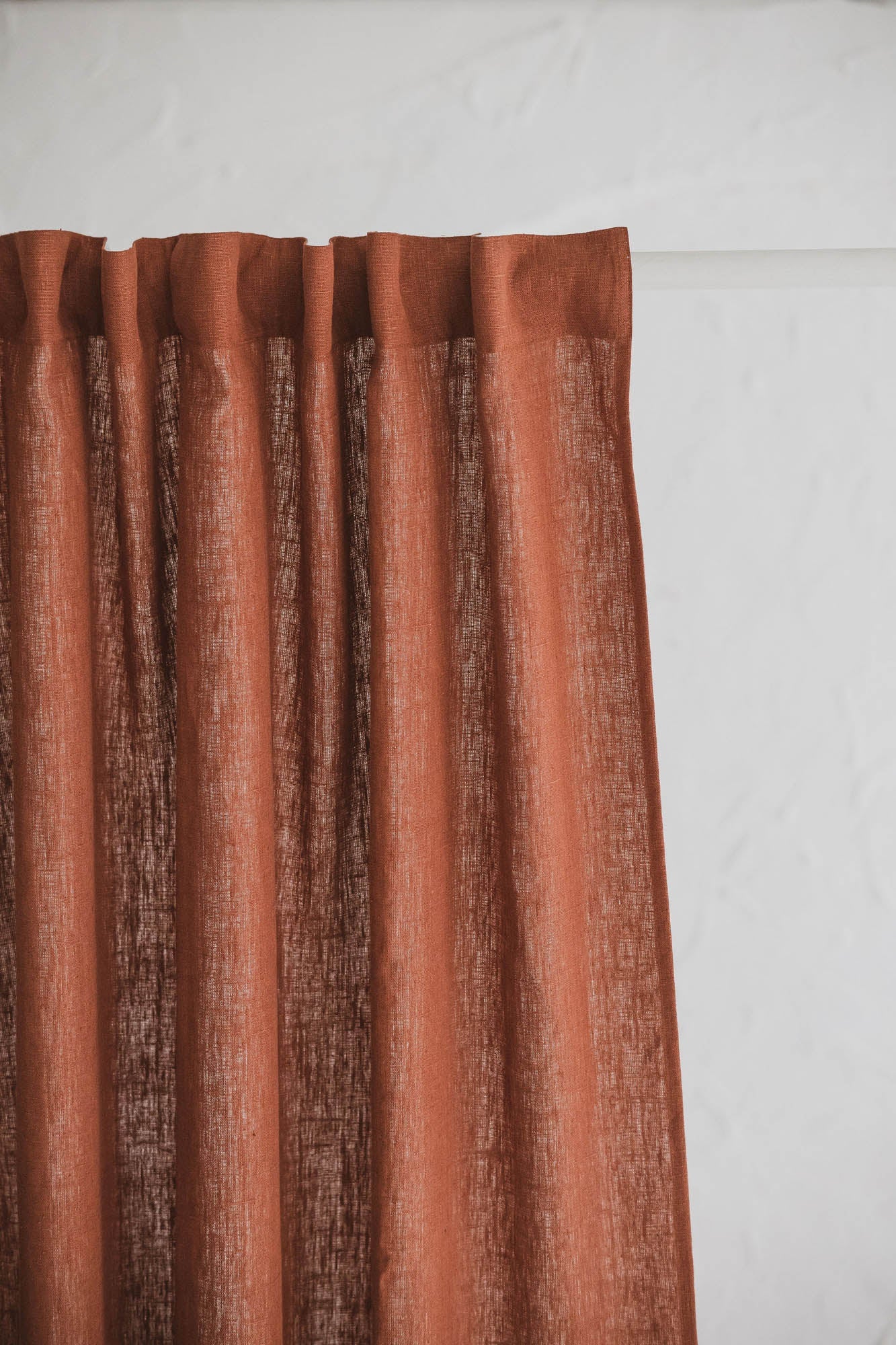 Schwerer Leinenvorhang in gebranntem Orange mit multifunktionalem Gardinenband