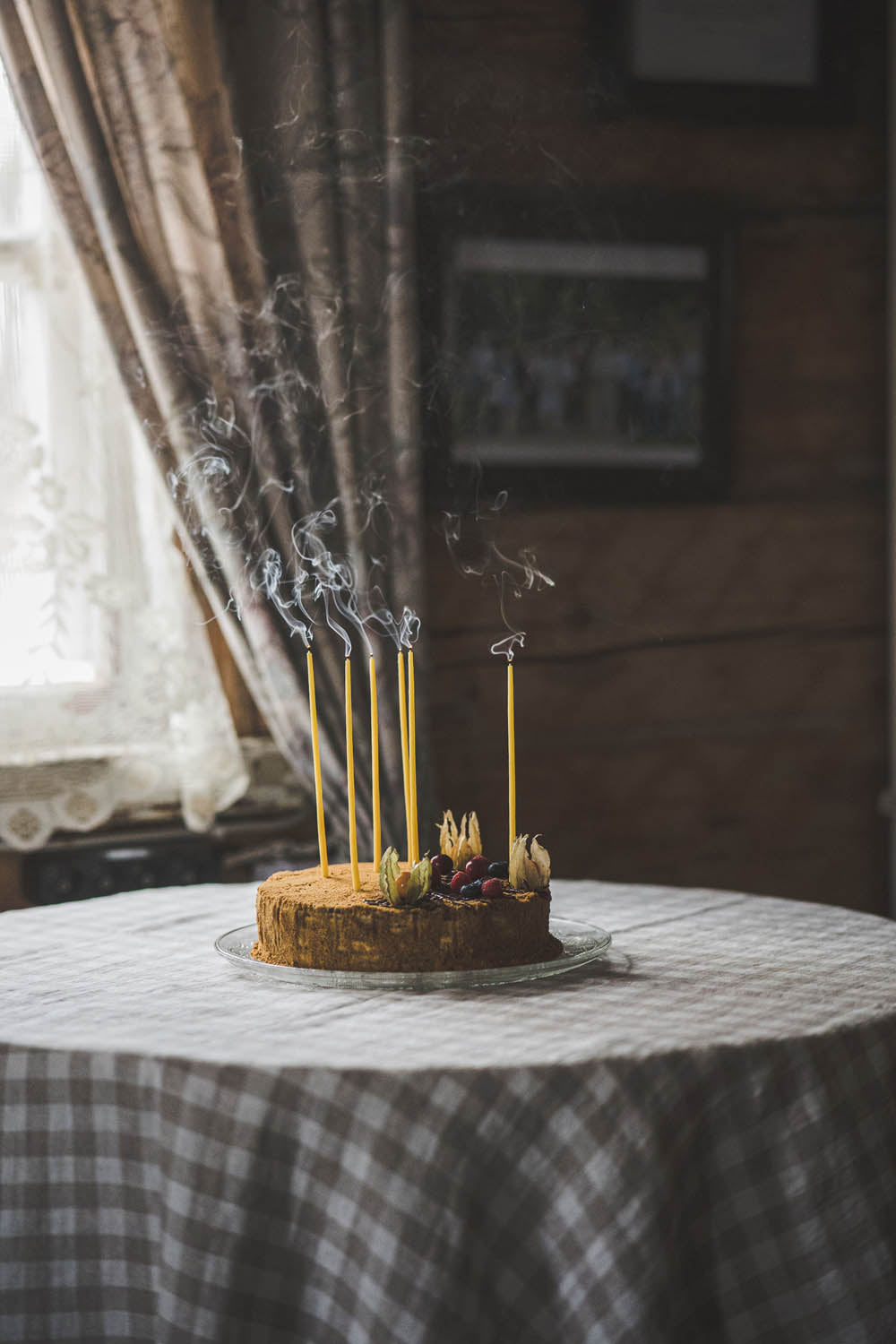 Natürlich karierte Leinentischdecke
