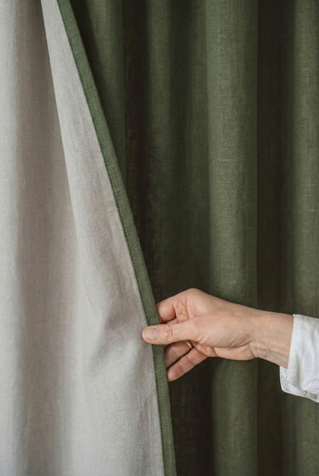 Waldgrüner Verdunkelungsvorhang aus Leinen mit multifunktionalem Kräuselband