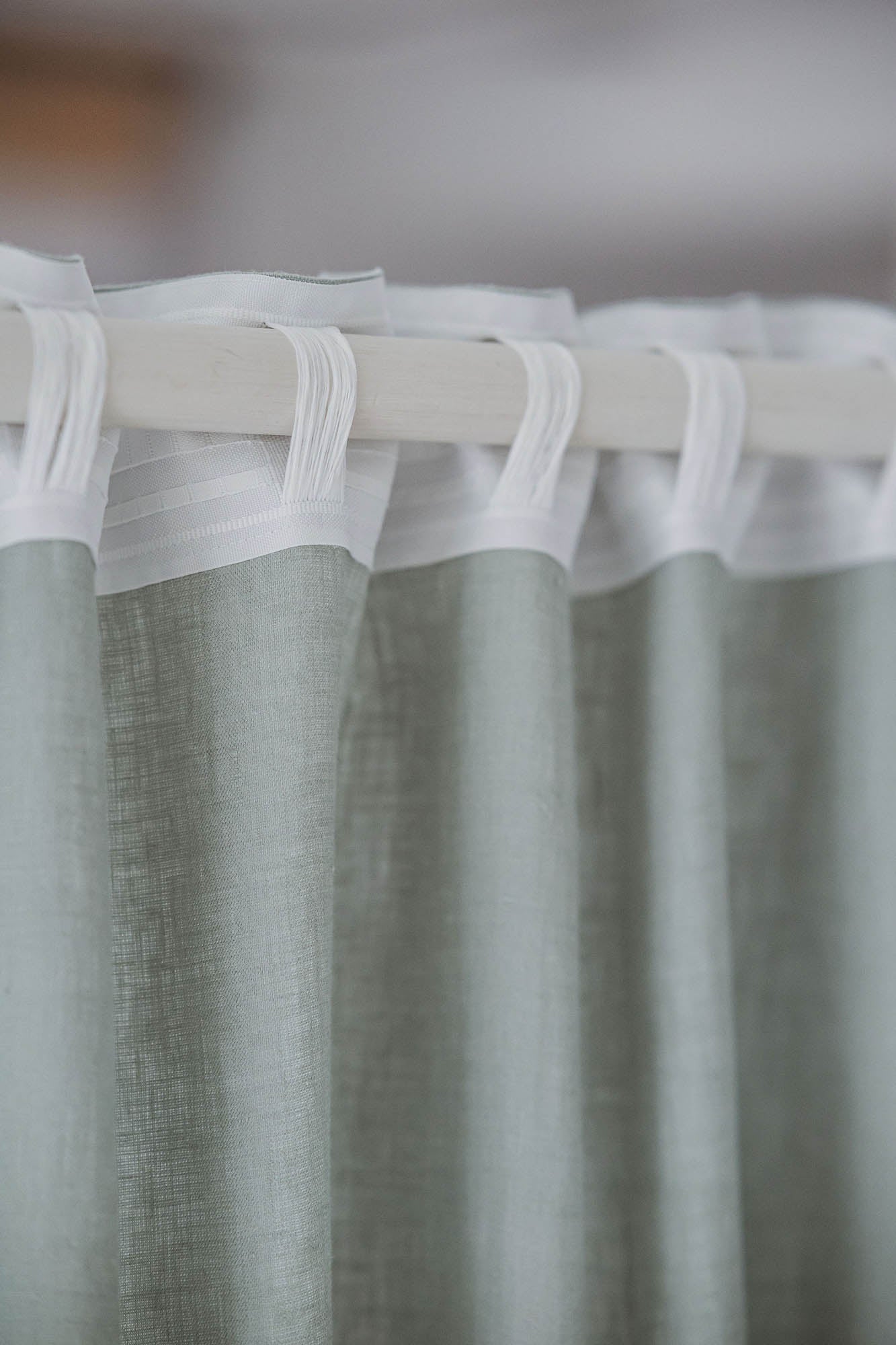 Frostiger grüner Leinenvorhang mit multifunktionalem Gardinenband