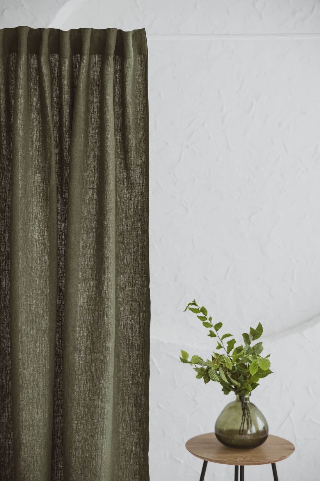 Schwerer waldgrüner Leinenvorhang mit multifunktionalem Gardinenband