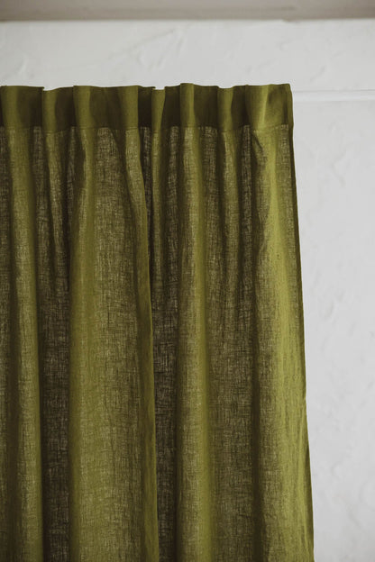Moosgrüner Leinenvorhang mit multifunktionalem Gardinenband