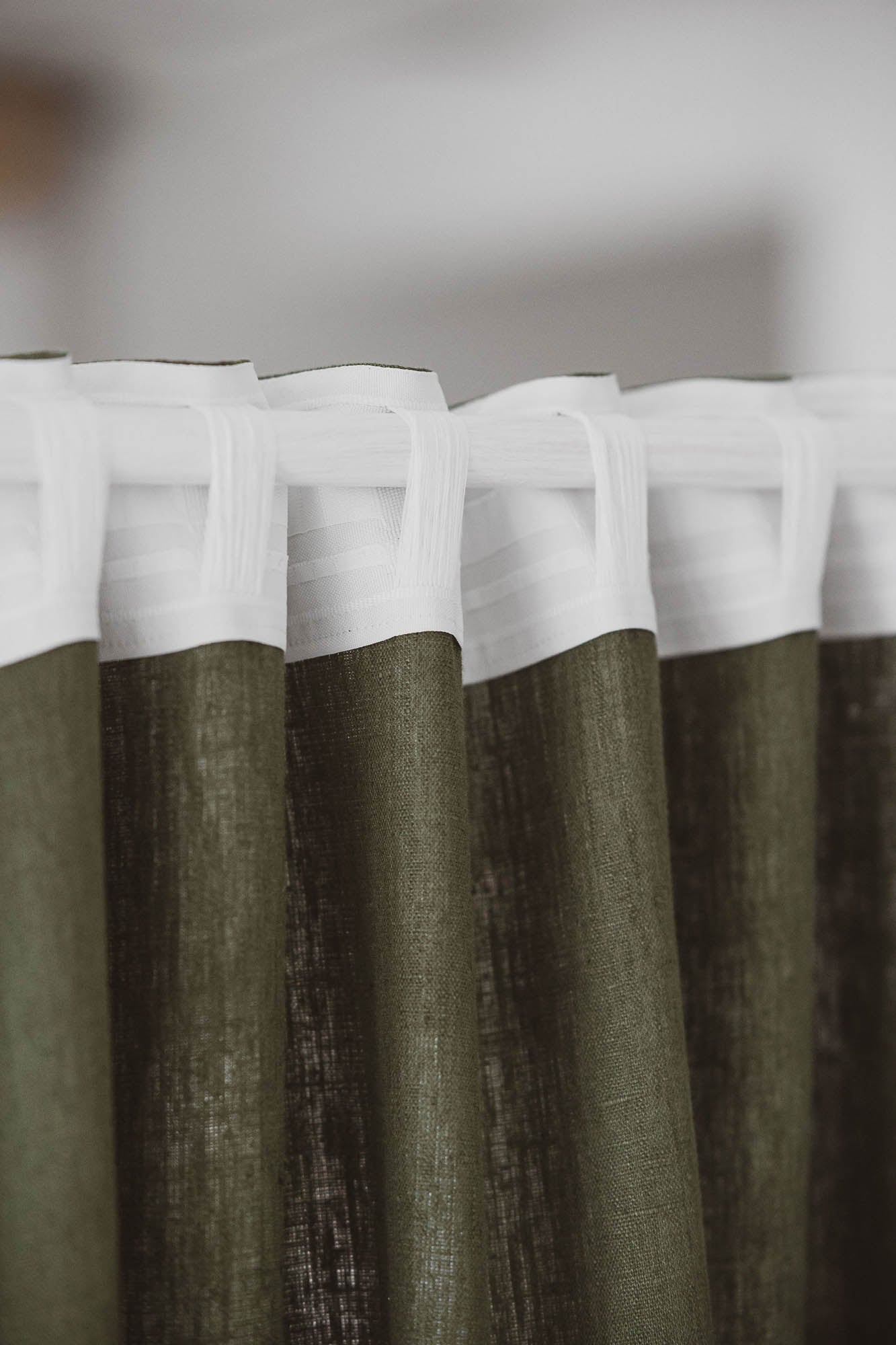Schwerer waldgrüner Leinenvorhang mit multifunktionalem Gardinenband