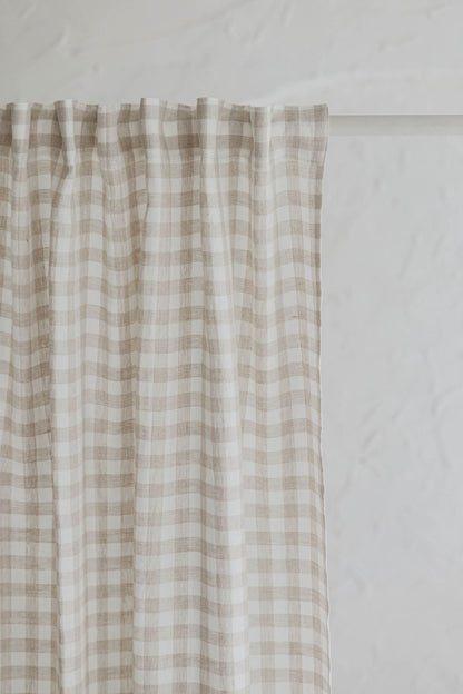 Karierter Leinenvorhang mit multifunktionalem Gardinenband