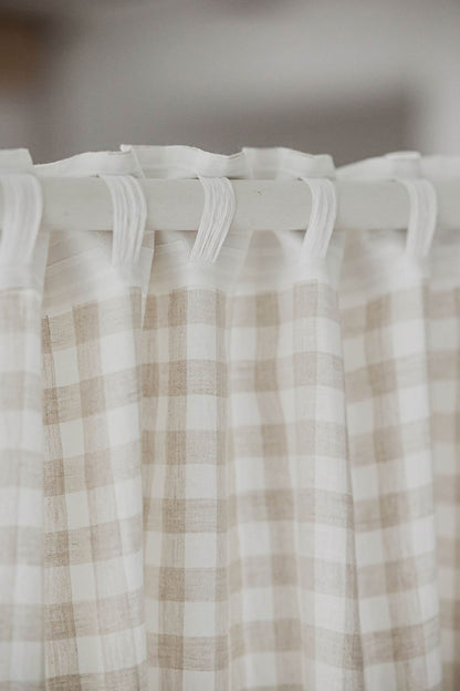 Karierter Leinenvorhang mit multifunktionalem Gardinenband