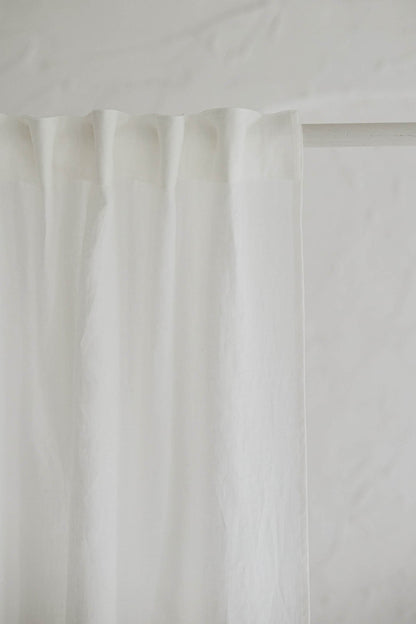 Cremeweißer Leinenvorhang mit multifunktionalem Gardinenband