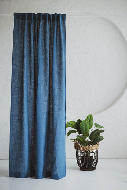 Kornblumenblauer Leinenvorhang mit multifunktionalem Gardinenband