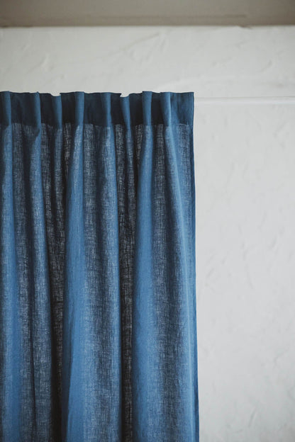 Kornblumenblauer Leinenvorhang mit multifunktionalem Gardinenband