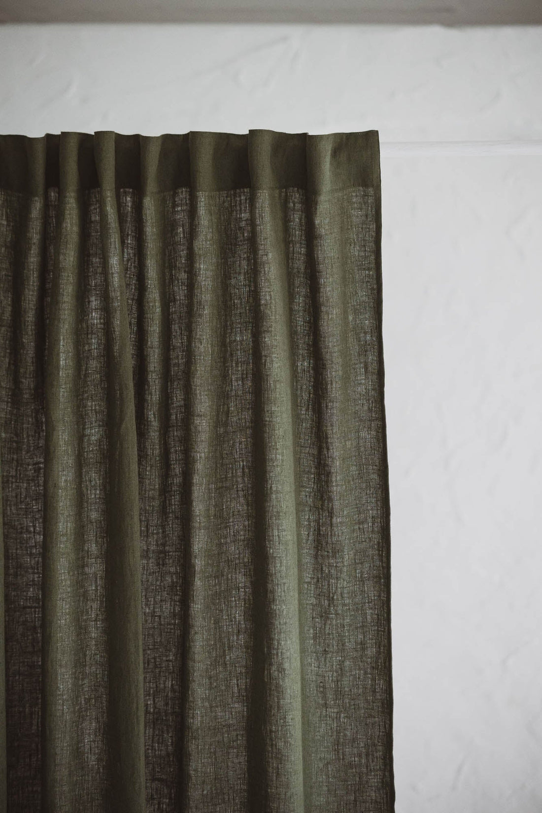 Waldgrüner Leinenvorhang mit multifunktionalem Gardinenband