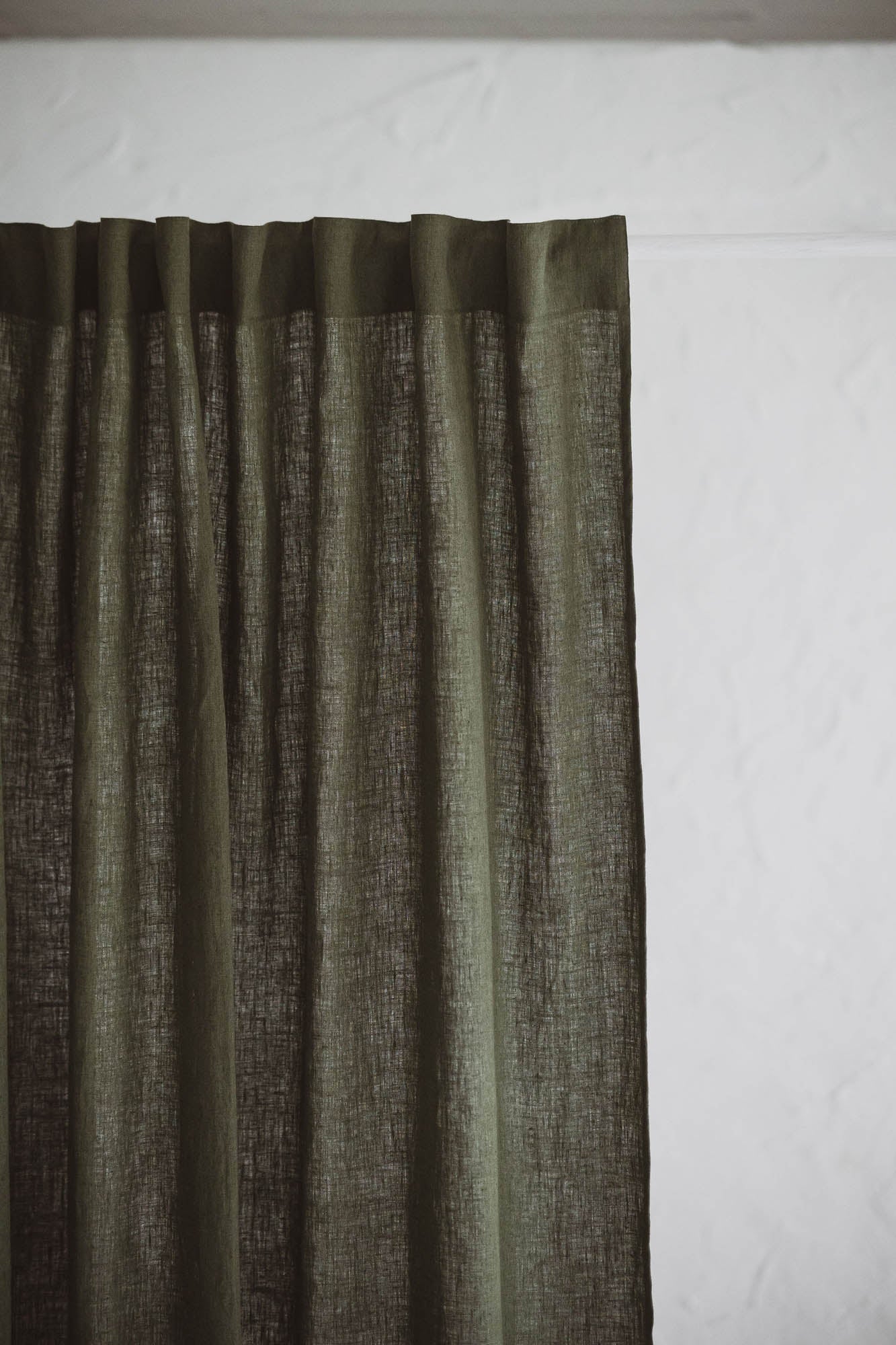 Waldgrüner Leinenvorhang mit multifunktionalem Gardinenband