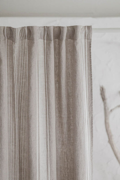 Leinenvorhang im französischen Stil mit natürlichen Streifen und multifunktionalem Gardinenband