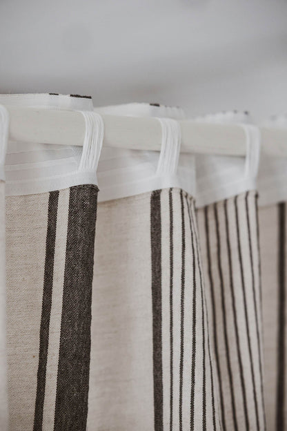 Leinenvorhang im französischen Stil mit schwarzen Streifen und multifunktionalem Gardinenband