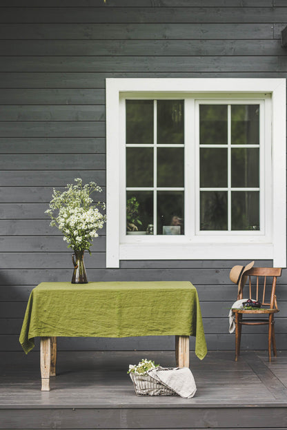 Moosgrüne Leinentischdecke