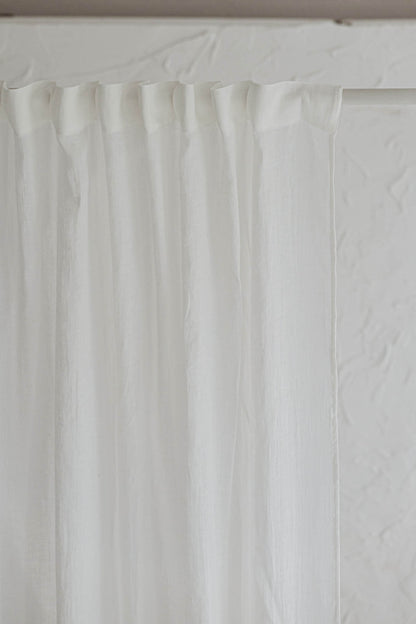 Off-White Leinenvorhang aus transparentem Stoff mit Multifunktionsband