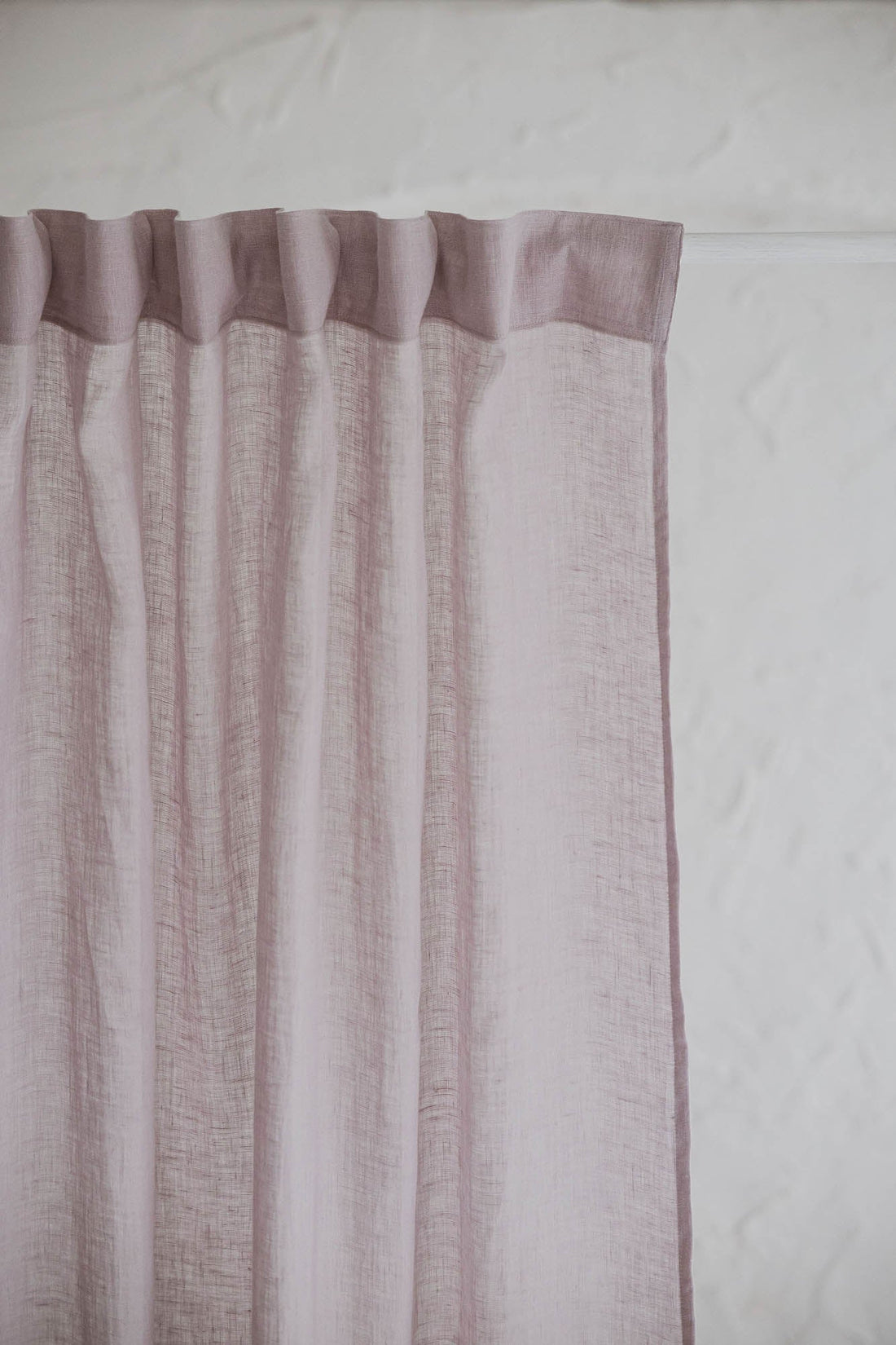 Hellfliederfarbener transparenter Leinenvorhang mit multifunktionalem Gardinenband