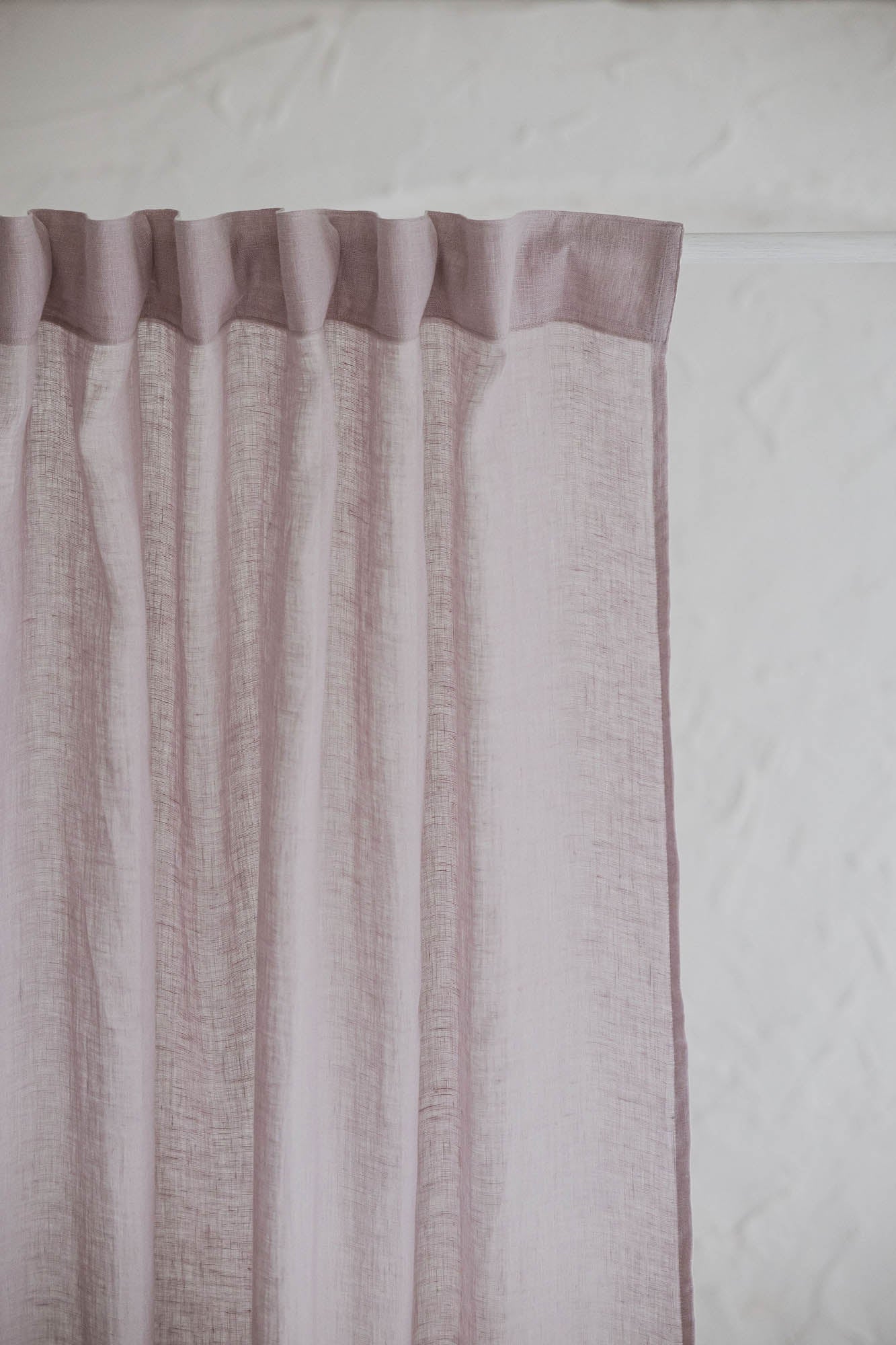 Hellfliederfarbener transparenter Leinenvorhang mit multifunktionalem Gardinenband