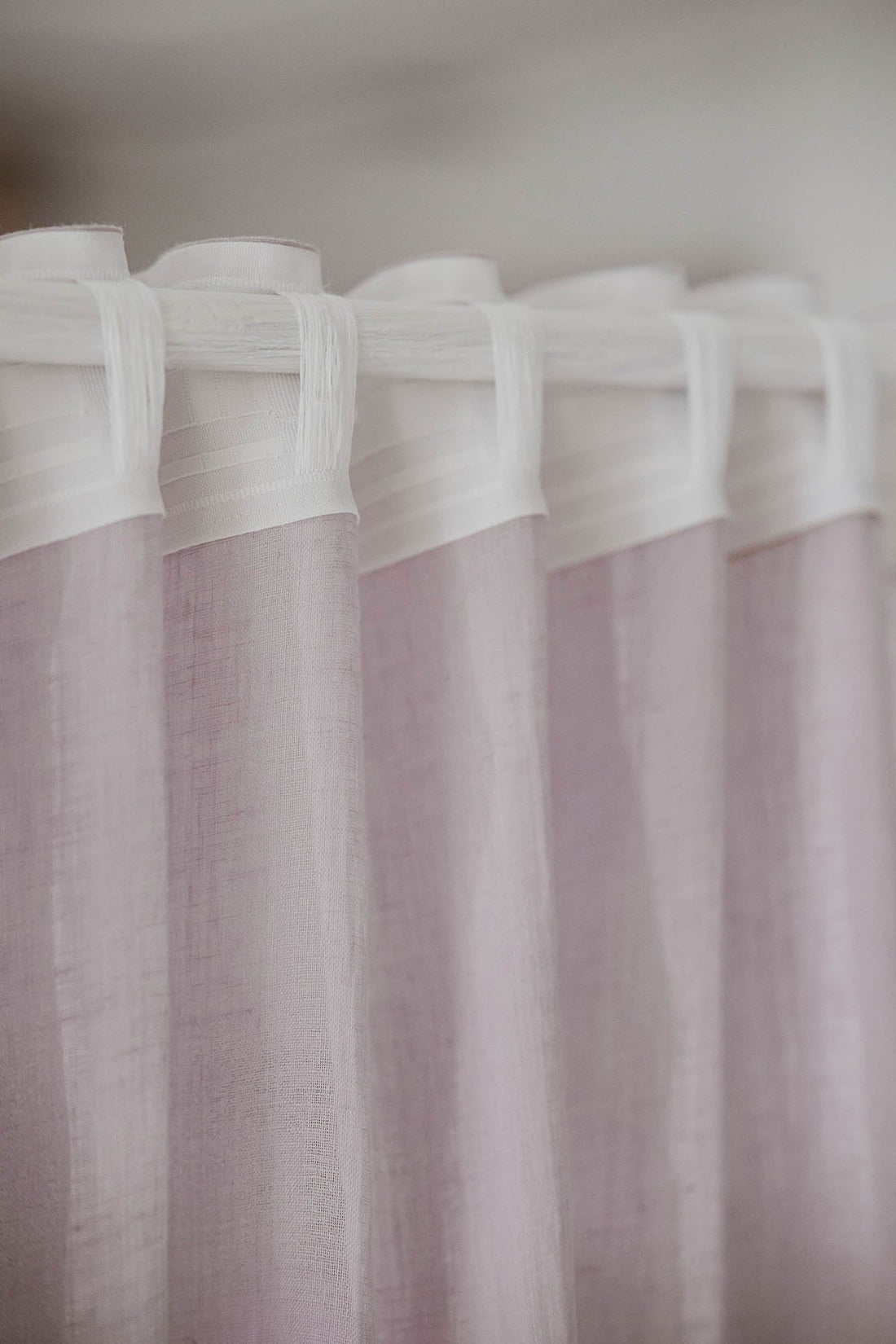 Hellfliederfarbener transparenter Leinenvorhang mit multifunktionalem Gardinenband