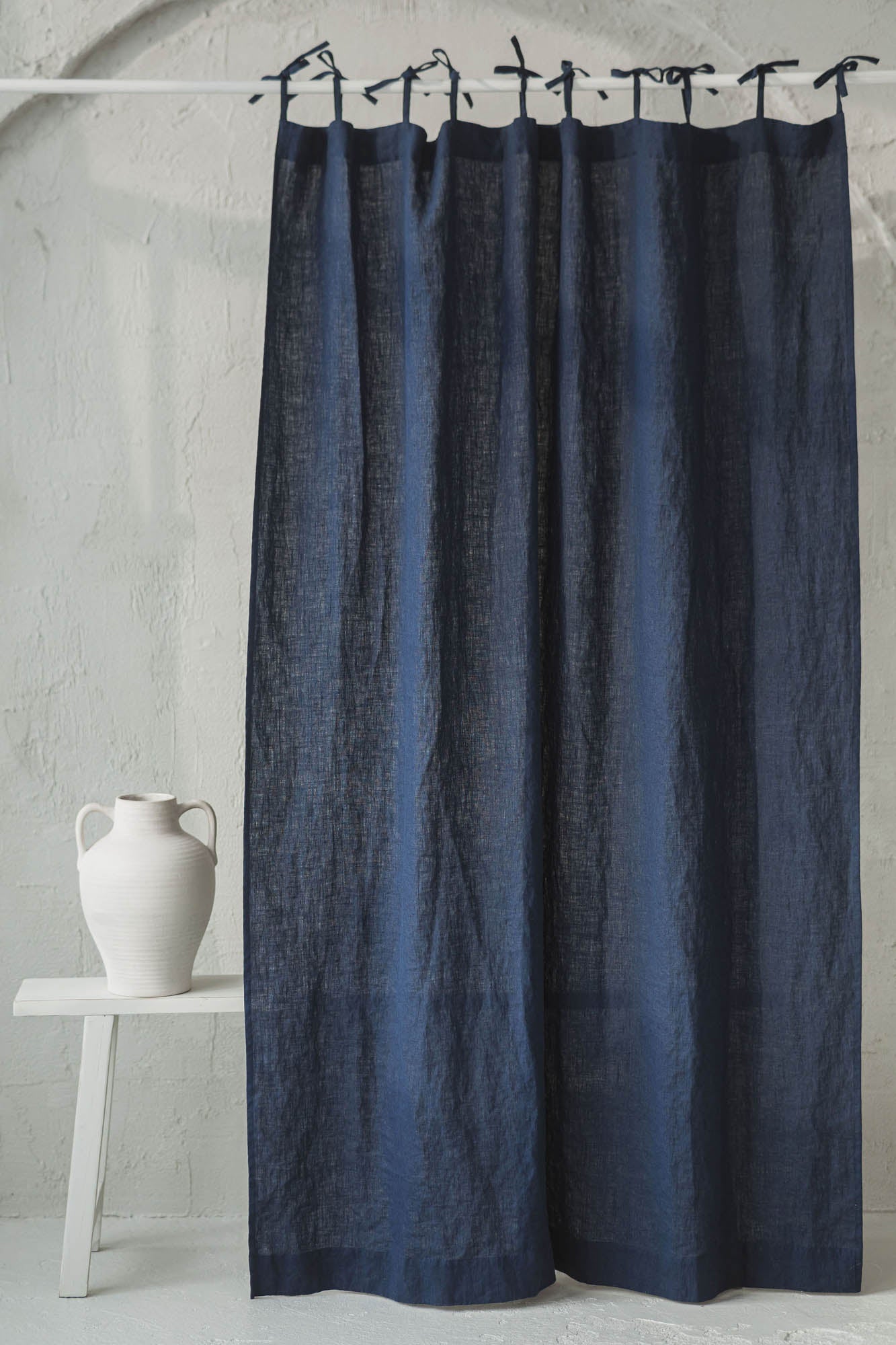 Mitternachtsblauer Bindeband-Leinenvorhang