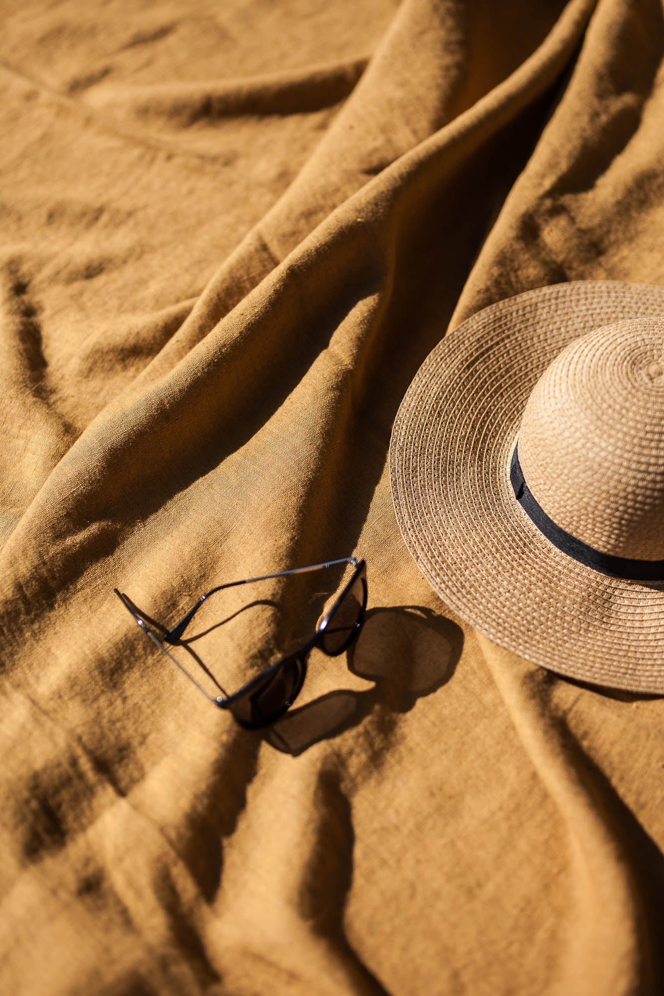 Stranddecke aus kamelfarbenem Leinen