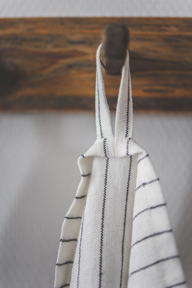 Weiße Geschirrtücher aus Leinen mit schwarzen Streifen - 2er-Set