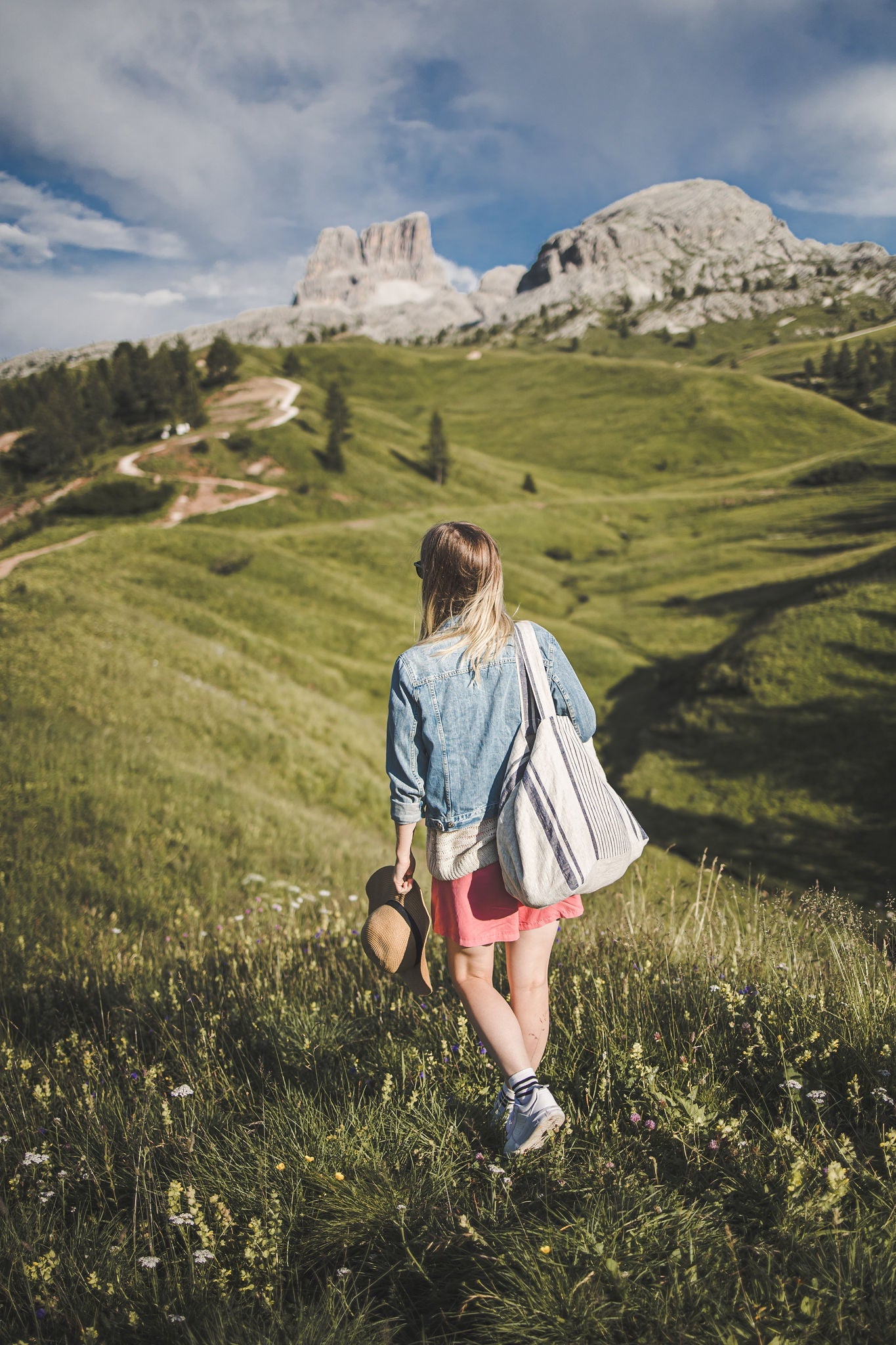 Strandtasche aus Leinen mit blauen Streifen