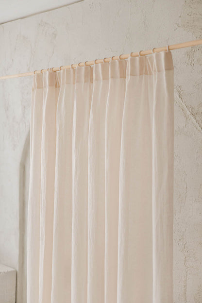 Transparenter Leinenvorhang mit Bleistiftfalten in Hellcreme