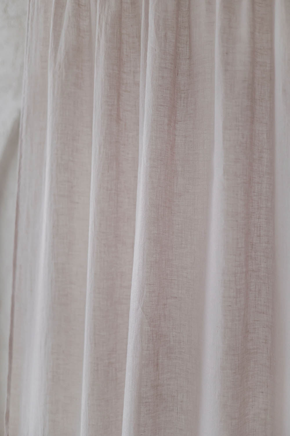 Transparenter Leinenvorhang in Sandweiß