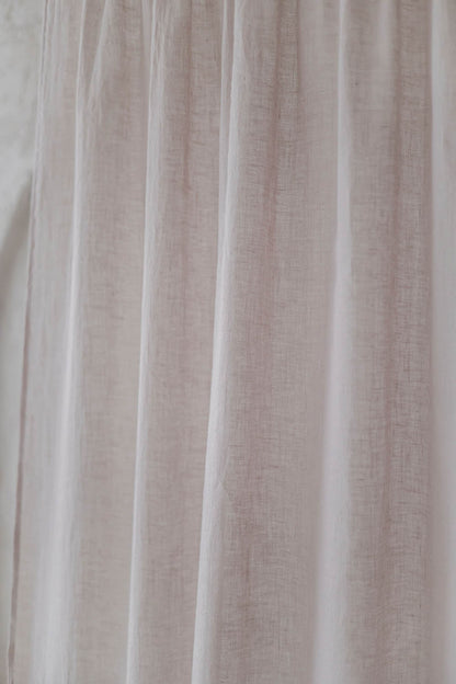 Transparenter Leinenvorhang in Sandweiß