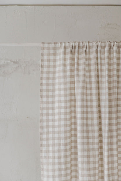 Karierter Leinenvorhang