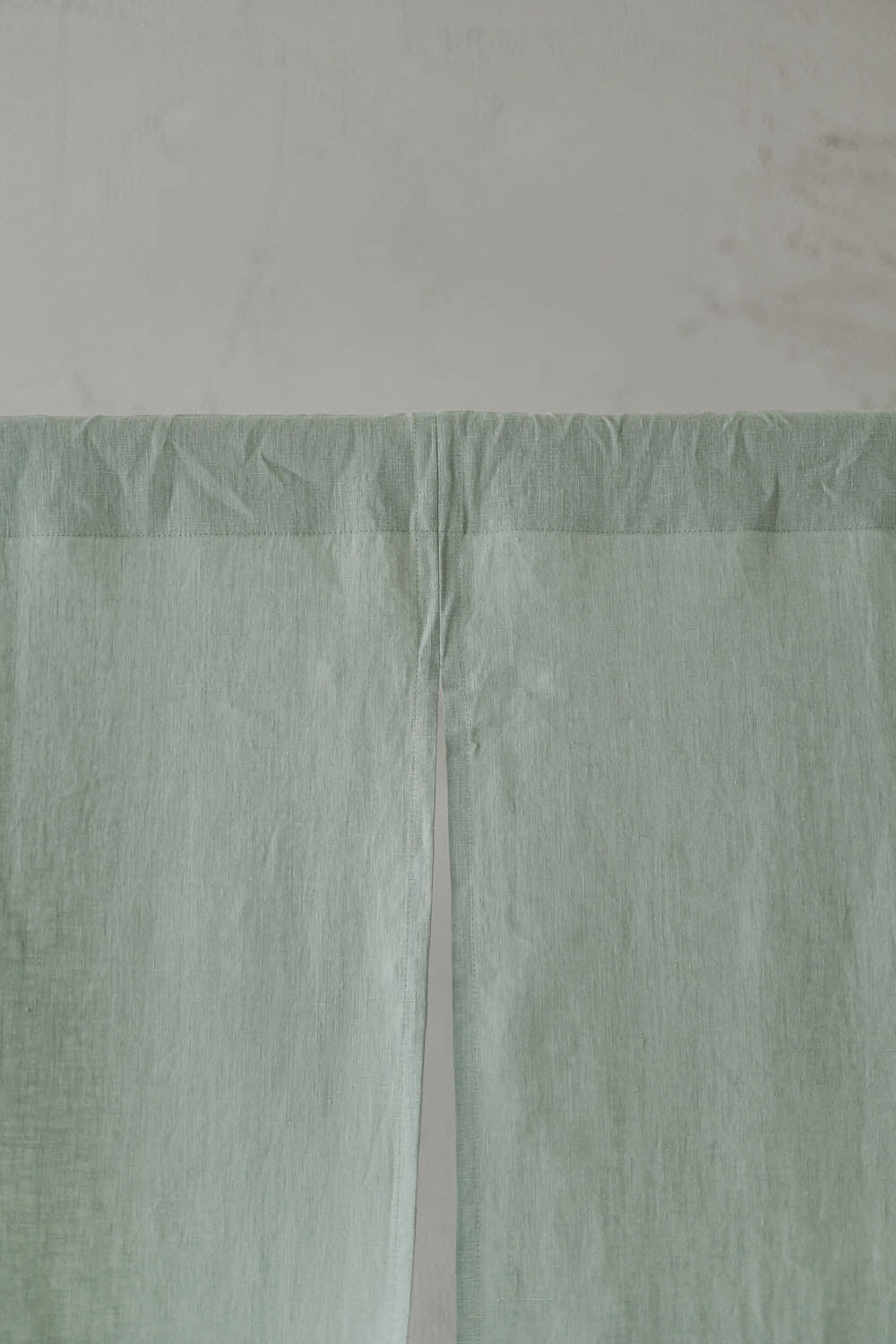 Frostiger grüner Noren-Vorhang aus Leinen