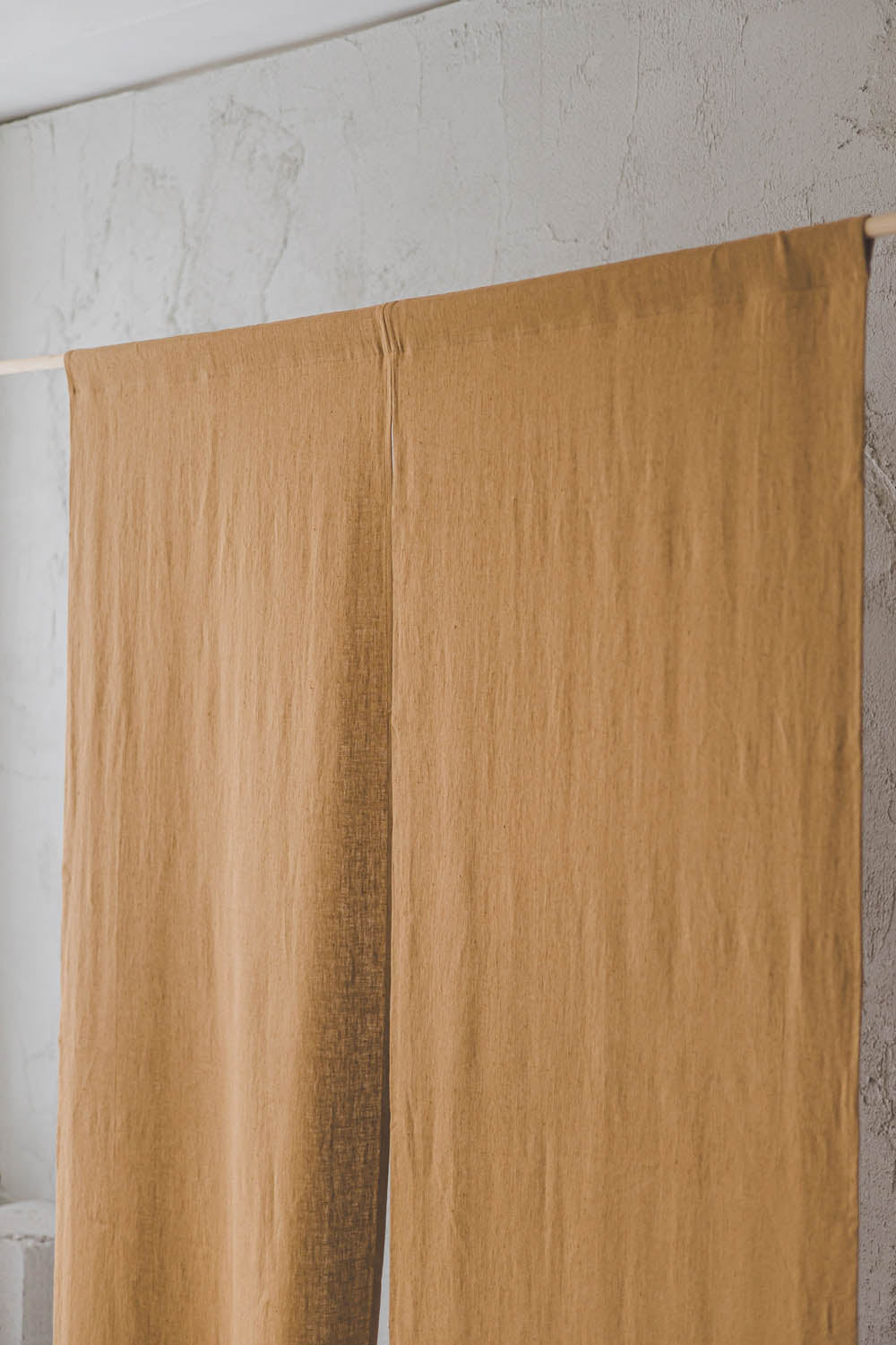 Schwerer Noren-Vorhang aus Leinen in Kamel