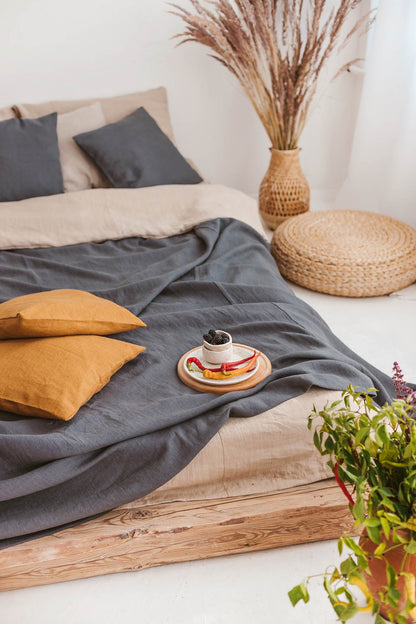 Anthrazitgraue Tagesdecke aus Leinen