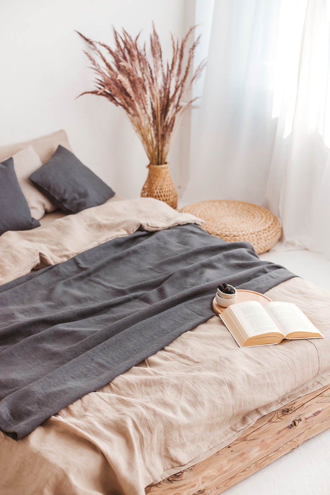 Anthrazitgraue Leinendecke