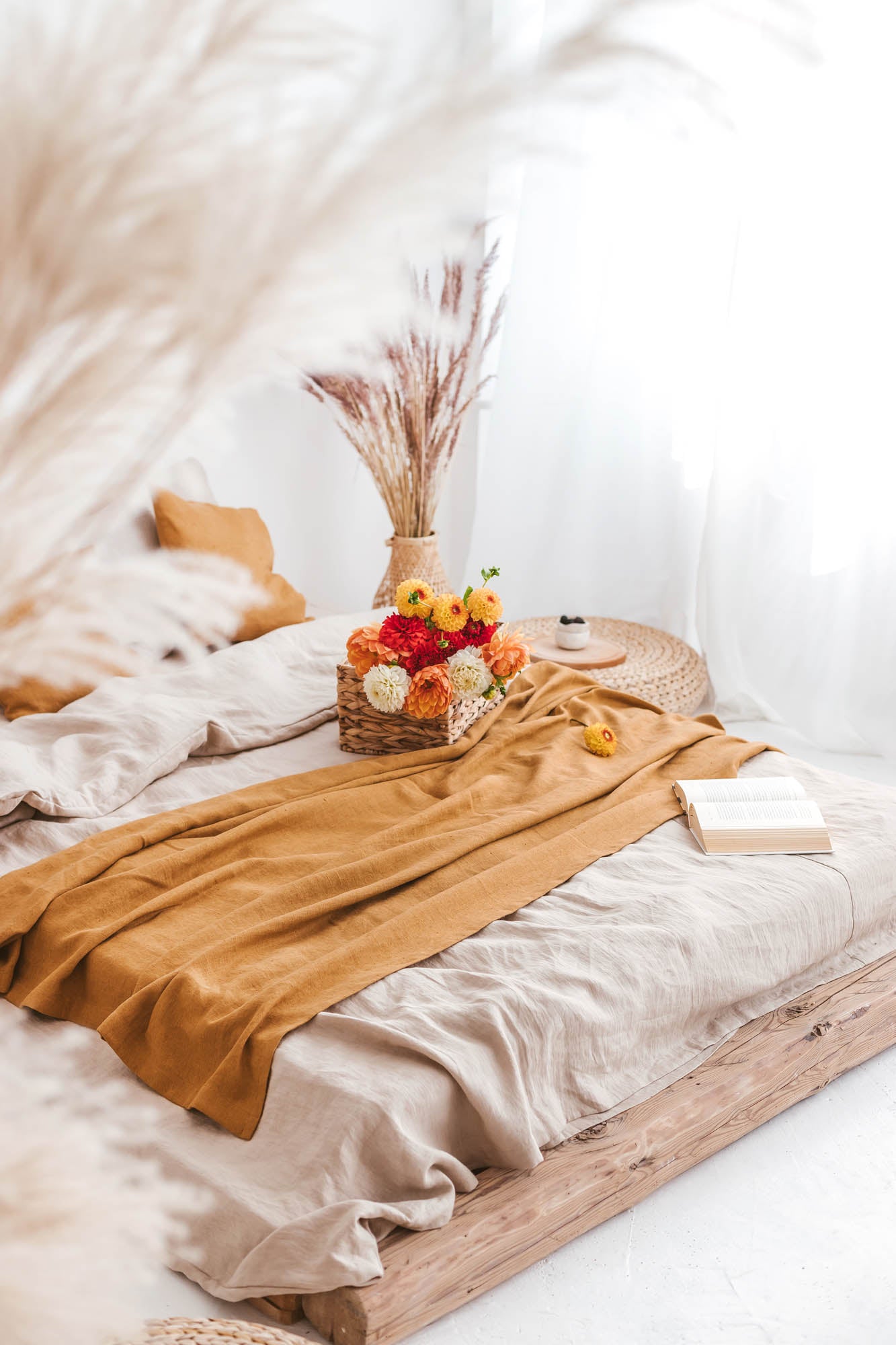 Kamelfarbene Leinen-Überwurfdecke