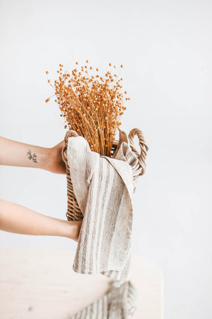 Dicke Leinenhandtücher mit natürlichen schmalen Streifen - 2er-Set