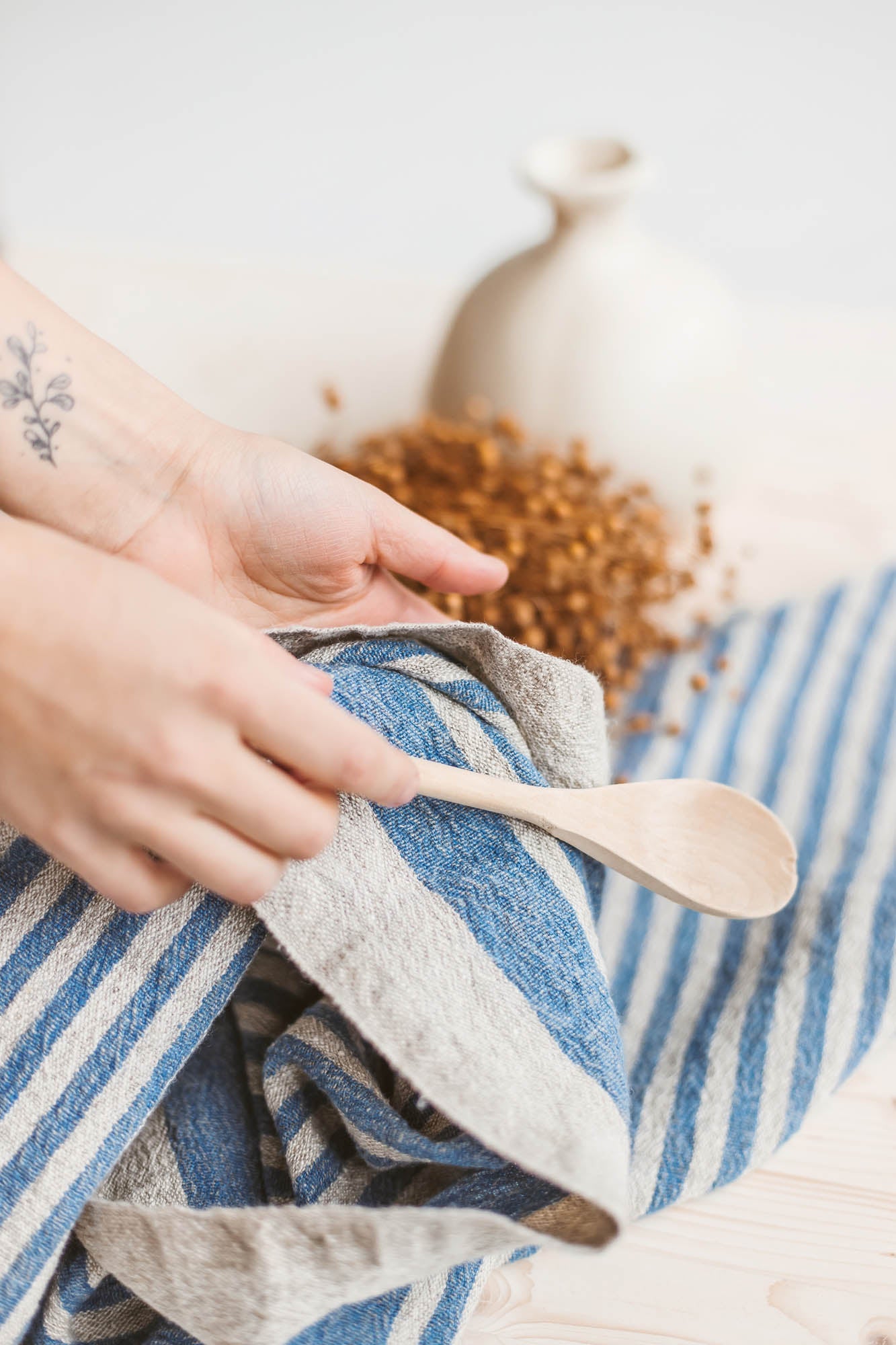 Dicke Leinenhandtücher mit blauen Streifen - 2er-Set