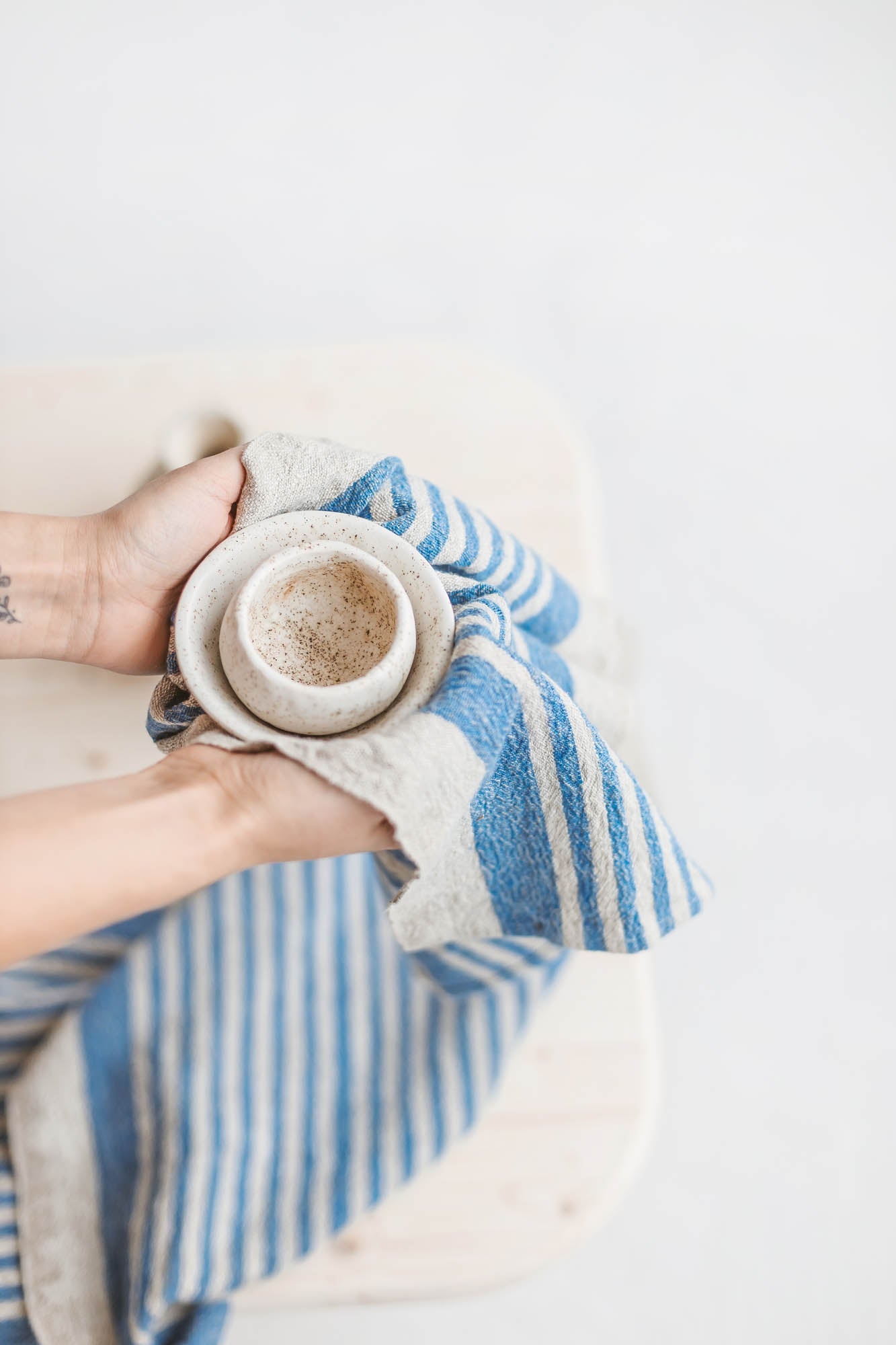 Dicke Leinenhandtücher mit blauen Streifen - 2er-Set