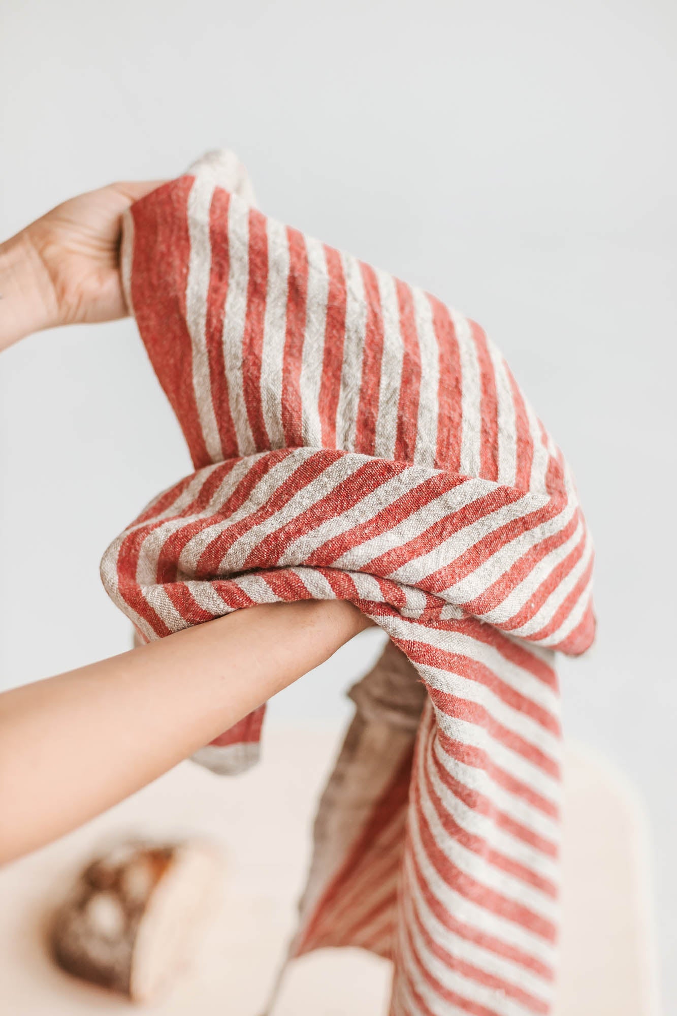 Dicke Leinenhandtücher mit roten Streifen - 2er-Set